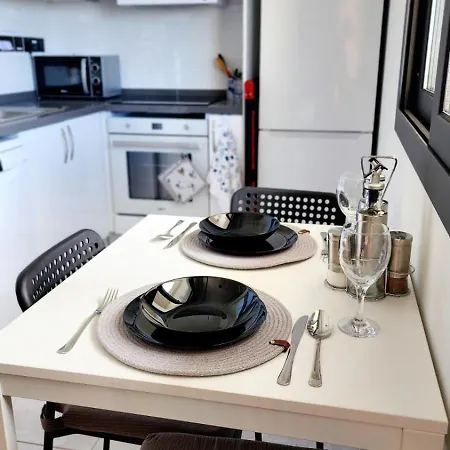 Sea View Kyrenia Apartment *